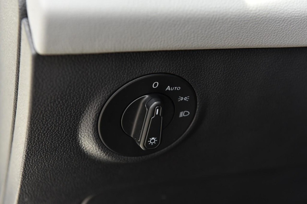 Volkswagen Taos Vehicle Full-screen Gallery Image 11