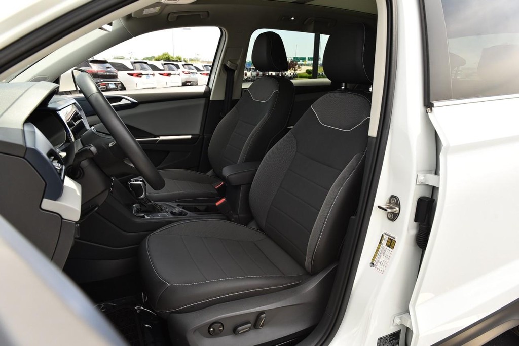 Volkswagen Taos Vehicle Full-screen Gallery Image 20