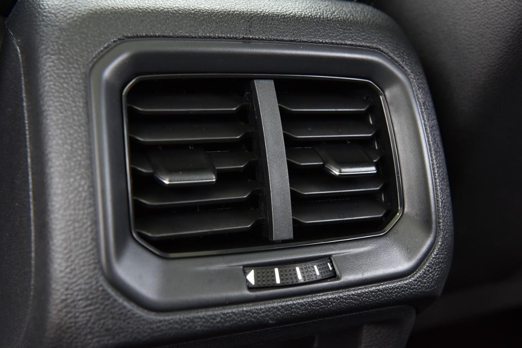 Volkswagen Taos Vehicle Full-screen Gallery Image 24