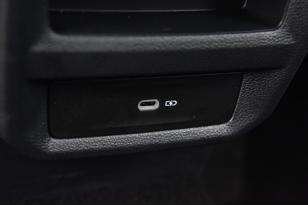 Volkswagen Taos Vehicle Full-screen Gallery Image 25