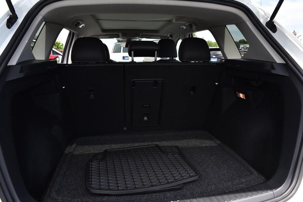 Volkswagen Taos Vehicle Full-screen Gallery Image 26