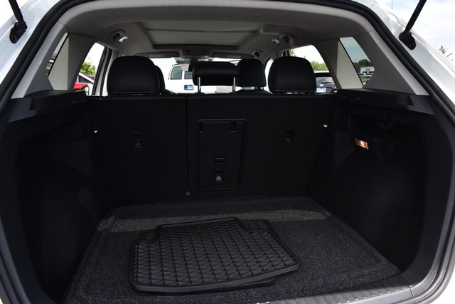 Volkswagen Taos Vehicle Image 26