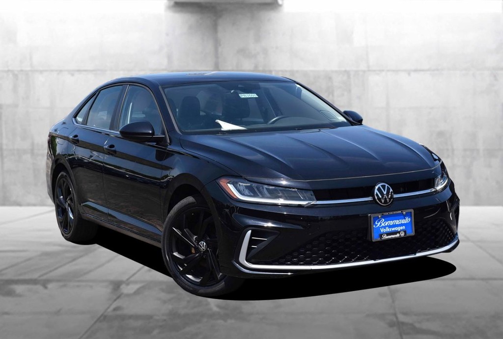 Volkswagen Jetta Vehicle Full-screen Gallery Image 2