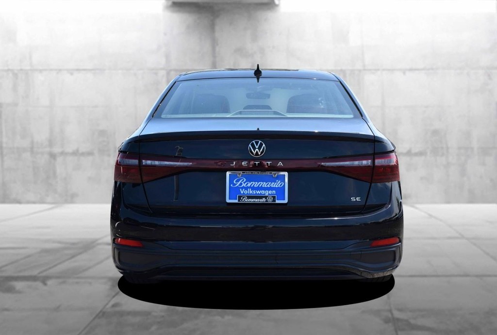 Volkswagen Jetta Vehicle Full-screen Gallery Image 6