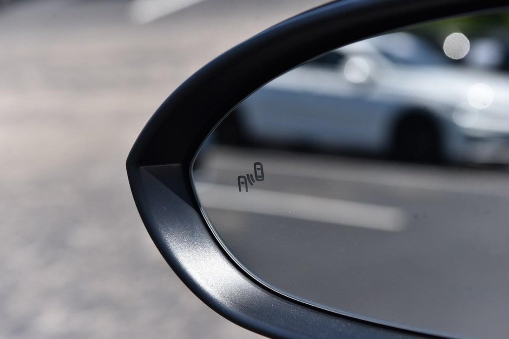 Volkswagen Jetta Vehicle Full-screen Gallery Image 10