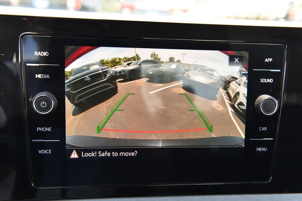 Volkswagen Jetta Vehicle Full-screen Gallery Image 13
