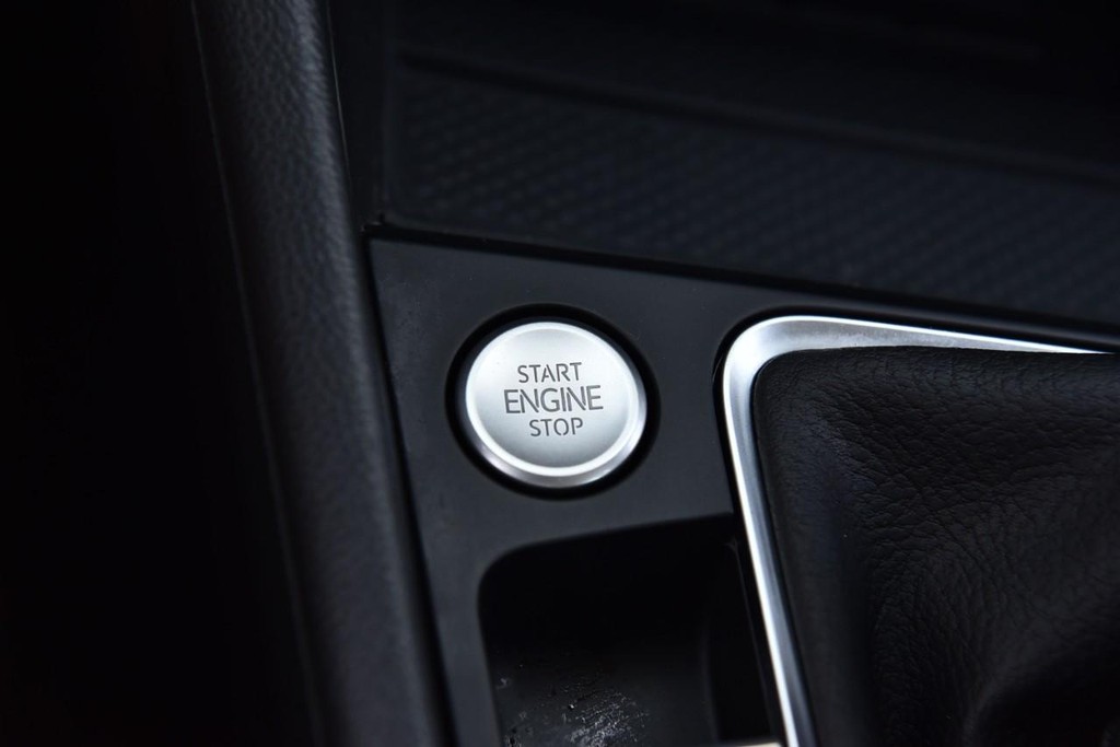 Volkswagen Jetta Vehicle Full-screen Gallery Image 17