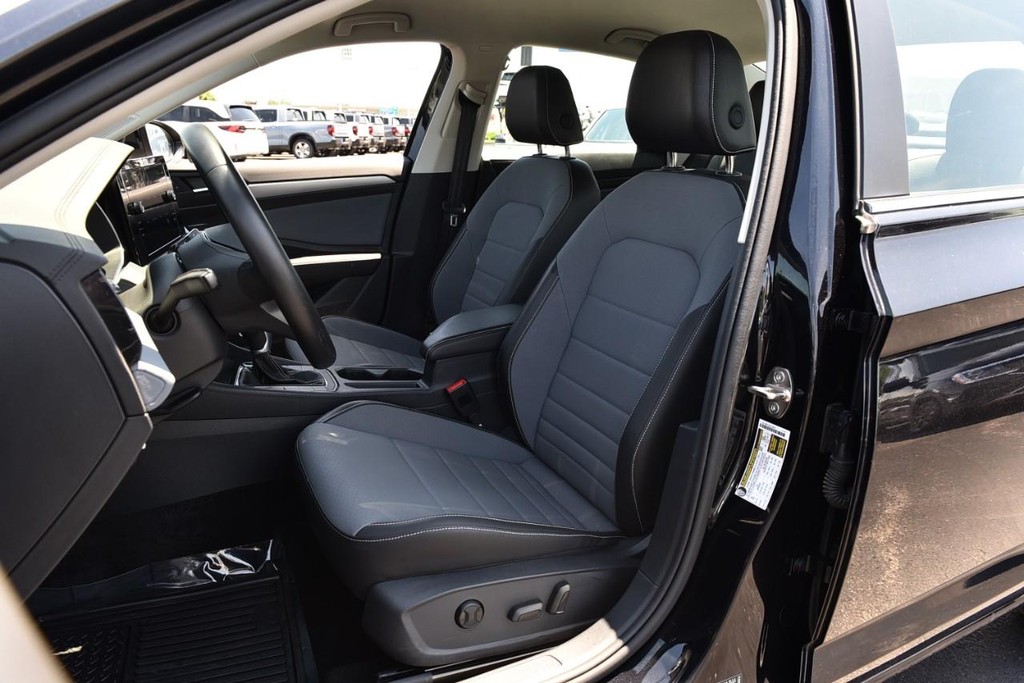 Volkswagen Jetta Vehicle Full-screen Gallery Image 20