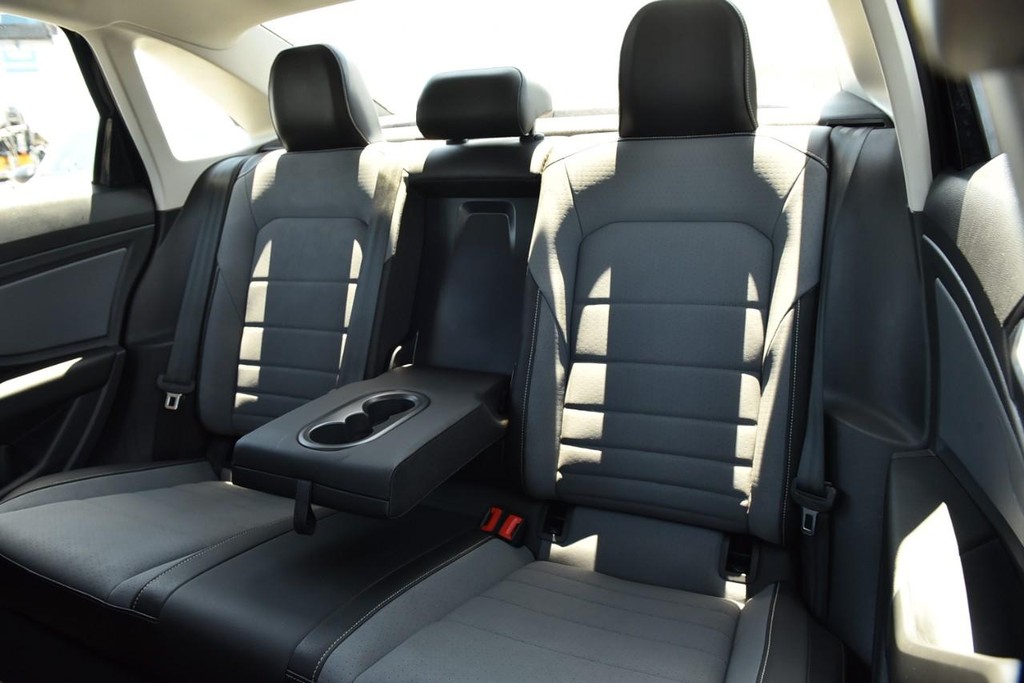Volkswagen Jetta Vehicle Full-screen Gallery Image 22