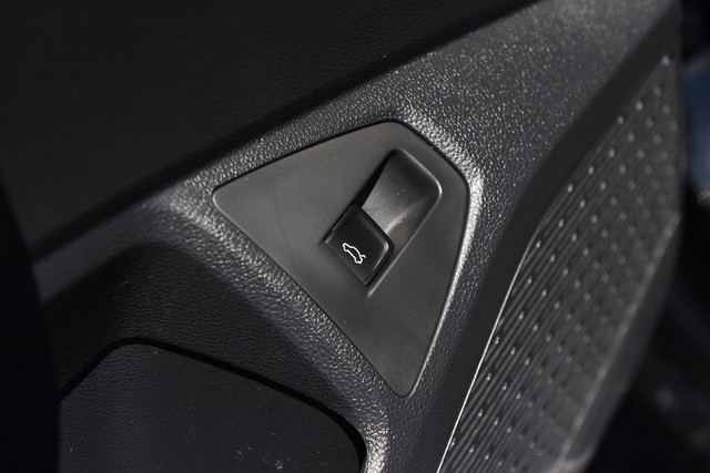 Volkswagen Jetta Vehicle Image 09