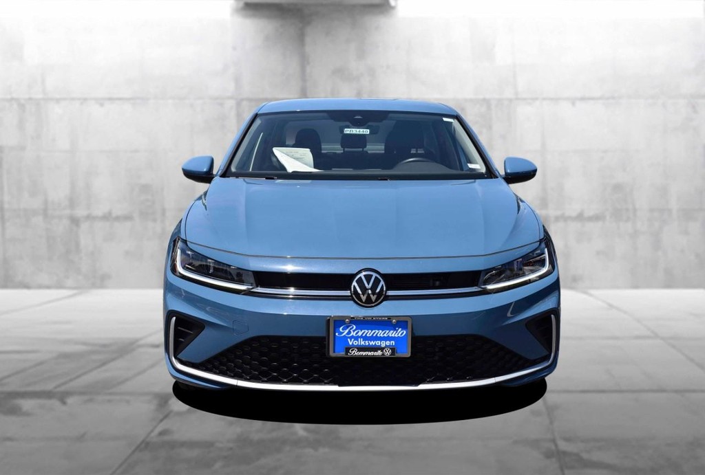 Volkswagen Jetta Vehicle Full-screen Gallery Image 4