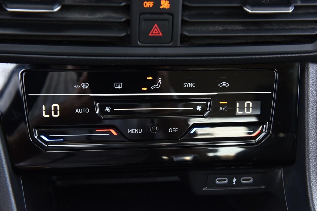 Volkswagen Jetta Vehicle Full-screen Gallery Image 15