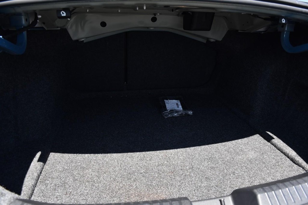 Volkswagen Jetta Vehicle Full-screen Gallery Image 22