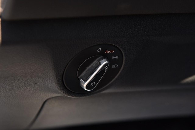 Volkswagen Jetta Vehicle Image 11
