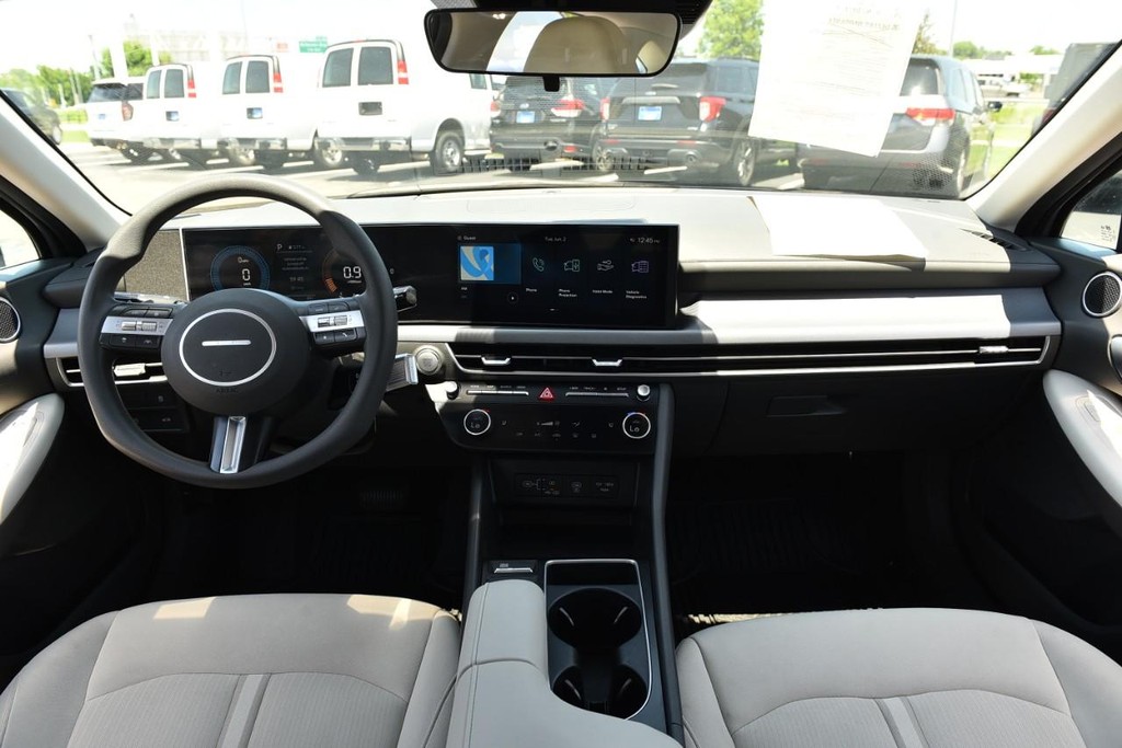 Hyundai Sonata Vehicle Full-screen Gallery Image 7