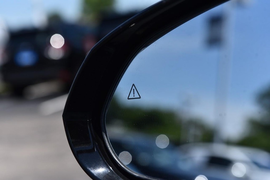 Hyundai Sonata Vehicle Full-screen Gallery Image 9