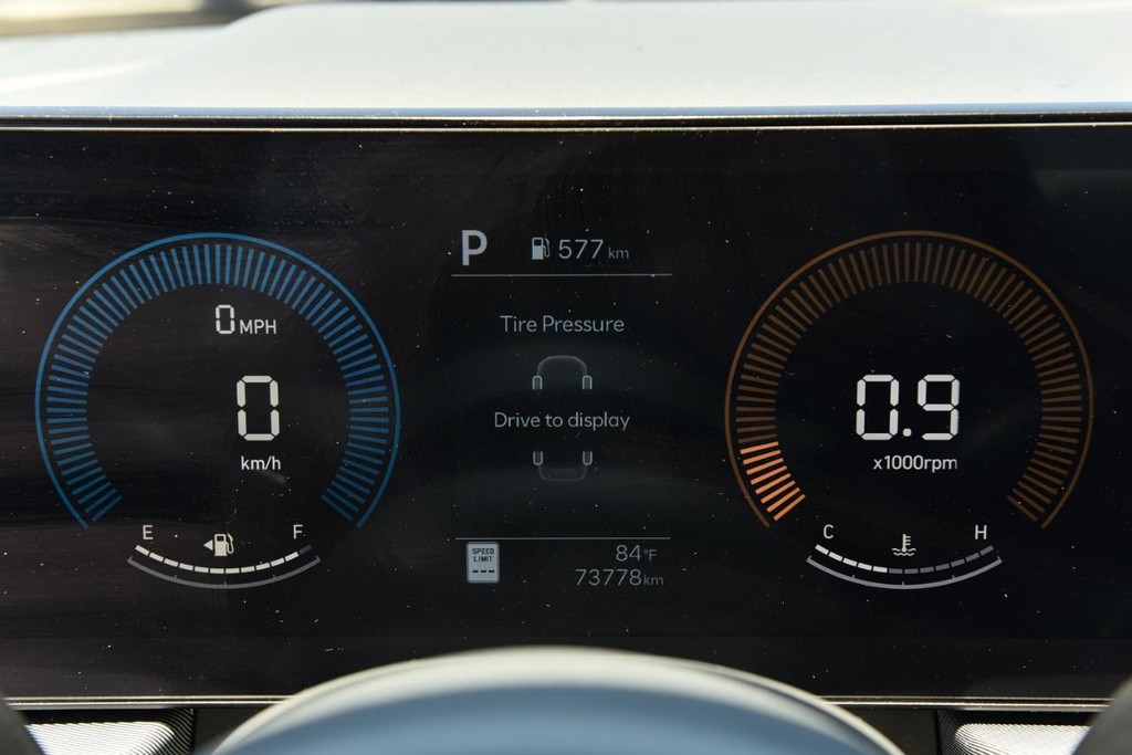 Hyundai Sonata Vehicle Full-screen Gallery Image 11