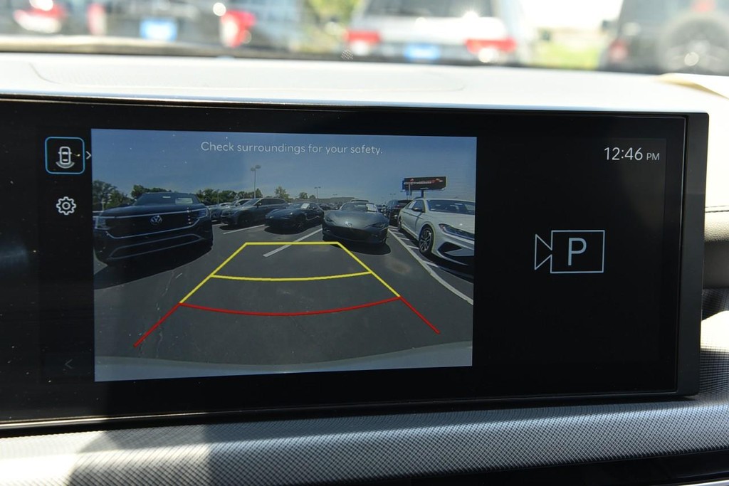 Hyundai Sonata Vehicle Full-screen Gallery Image 12