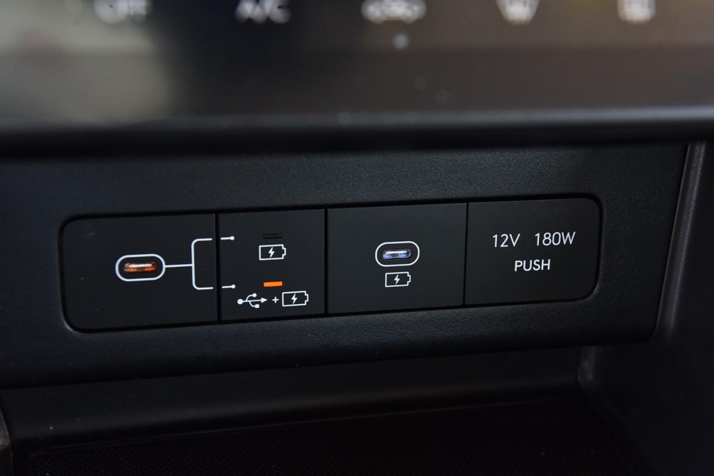 Hyundai Sonata Vehicle Full-screen Gallery Image 15