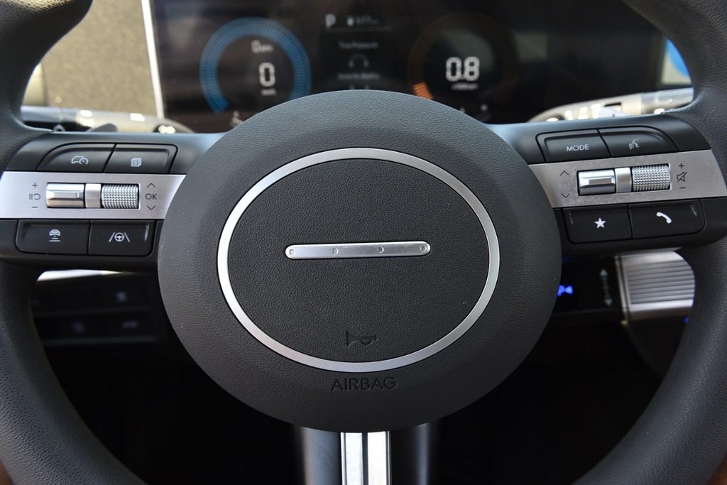 Hyundai Sonata Vehicle Full-screen Gallery Image 17