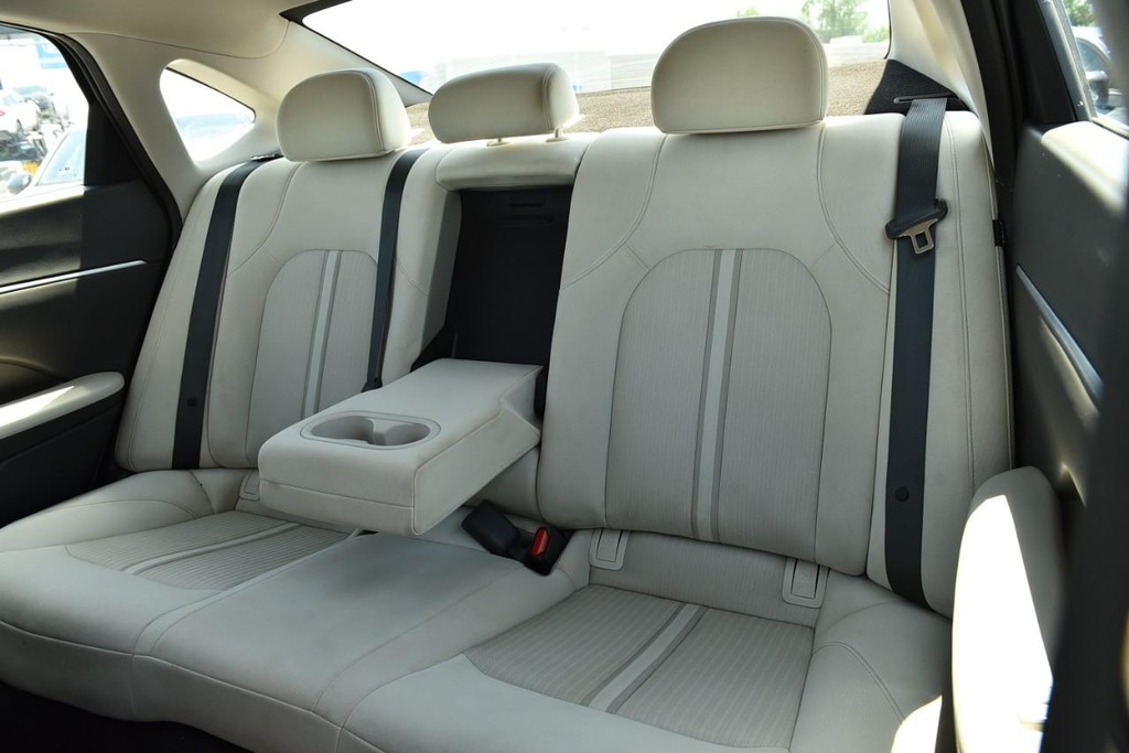 Hyundai Sonata Vehicle Full-screen Gallery Image 20