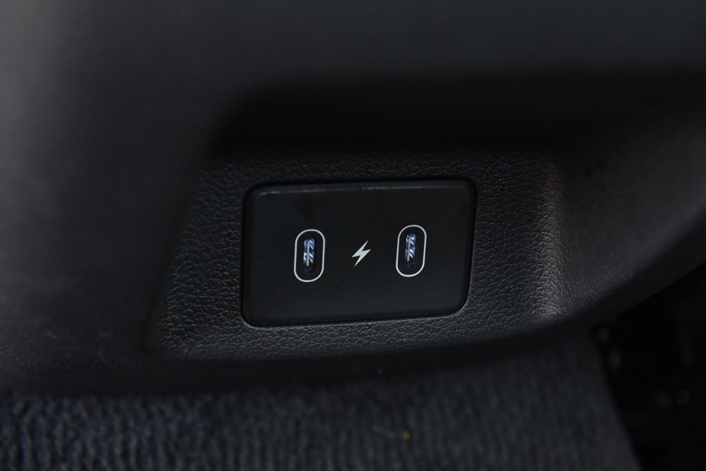 Hyundai Sonata Vehicle Full-screen Gallery Image 21