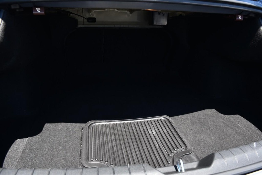 Hyundai Sonata Vehicle Full-screen Gallery Image 22