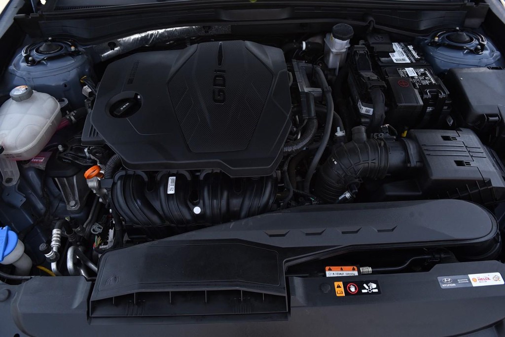 Hyundai Sonata Vehicle Full-screen Gallery Image 23