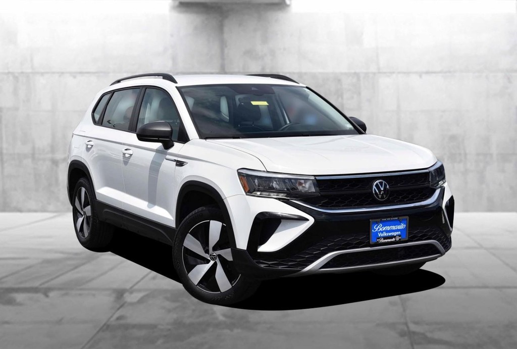 Volkswagen Taos Vehicle Full-screen Gallery Image 2