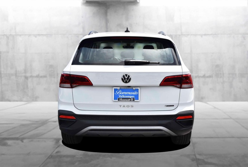 Volkswagen Taos Vehicle Full-screen Gallery Image 6