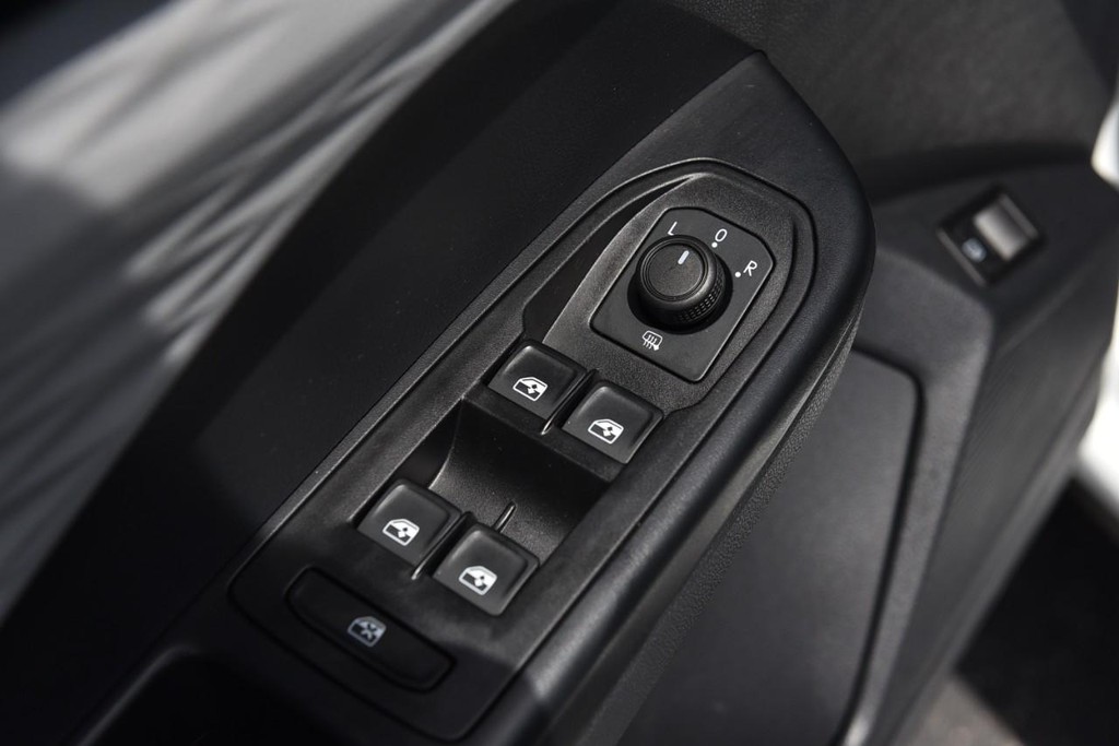 Volkswagen Taos Vehicle Full-screen Gallery Image 8