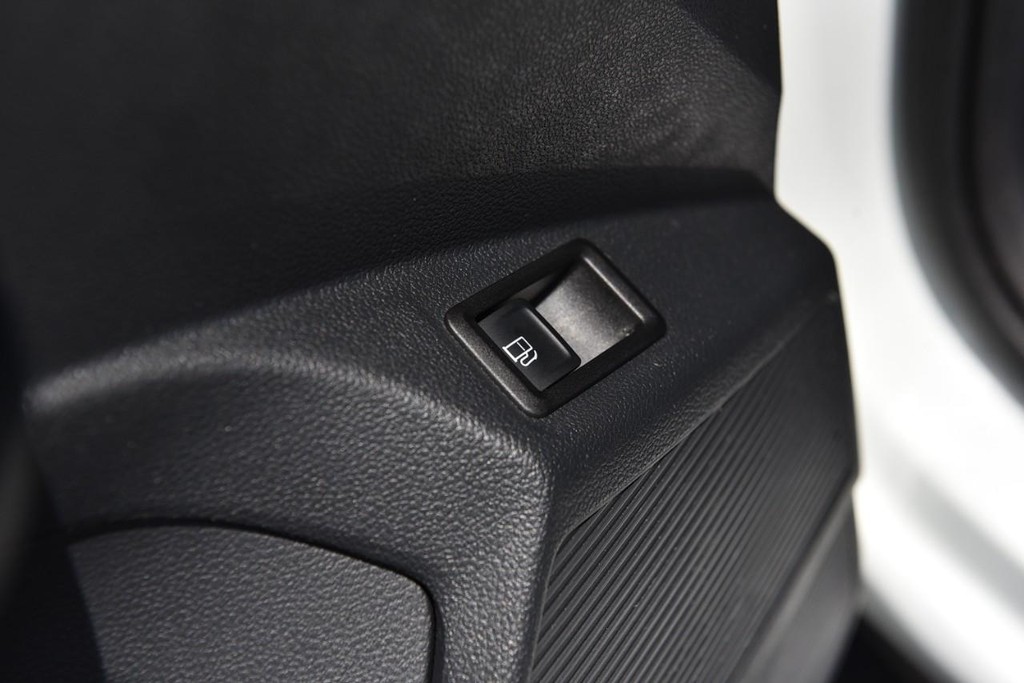 Volkswagen Taos Vehicle Full-screen Gallery Image 9