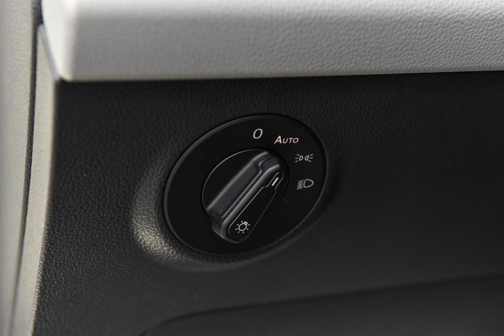 Volkswagen Taos Vehicle Full-screen Gallery Image 11