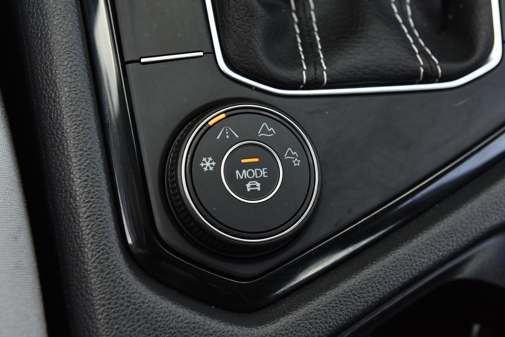 Volkswagen Taos Vehicle Full-screen Gallery Image 18