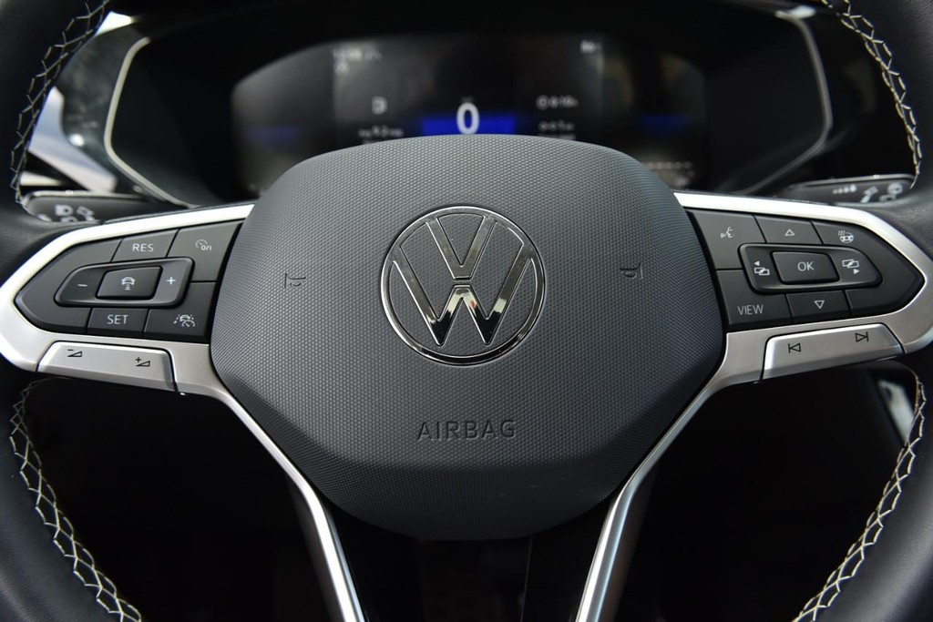 Volkswagen Taos Vehicle Full-screen Gallery Image 19