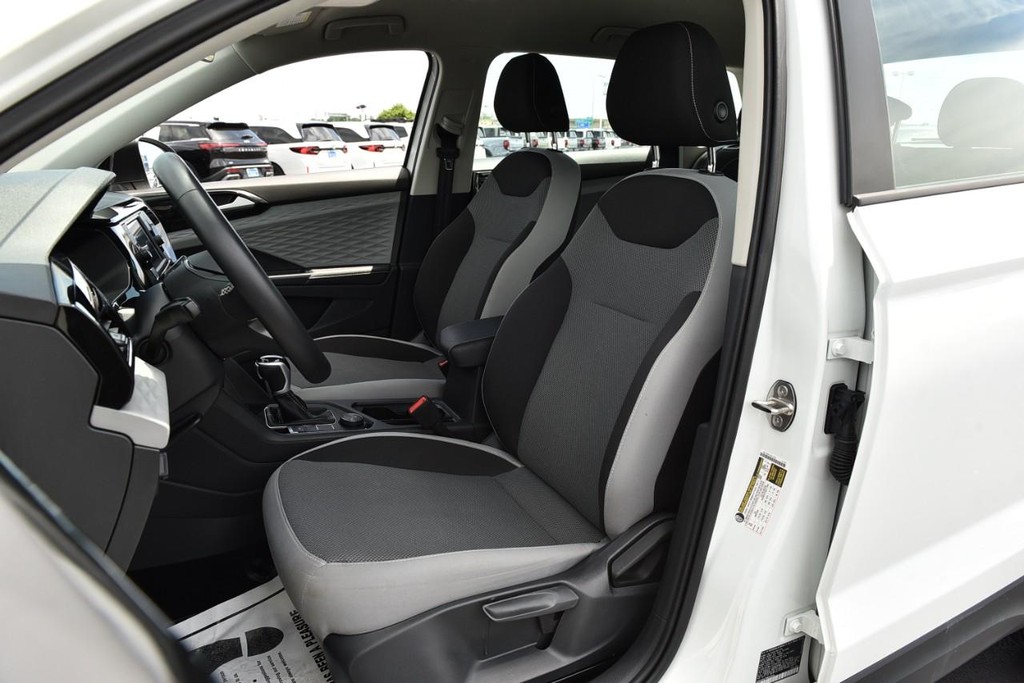 Volkswagen Taos Vehicle Full-screen Gallery Image 20
