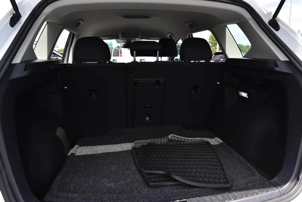 Volkswagen Taos Vehicle Full-screen Gallery Image 23
