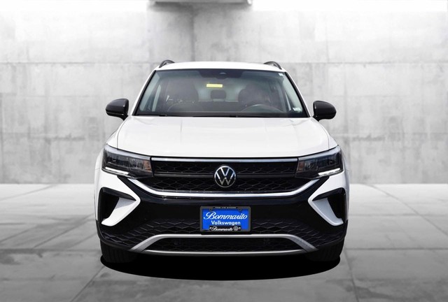 Volkswagen Taos Vehicle Image 04