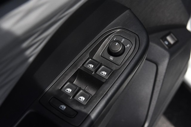 Volkswagen Taos Vehicle Image 08