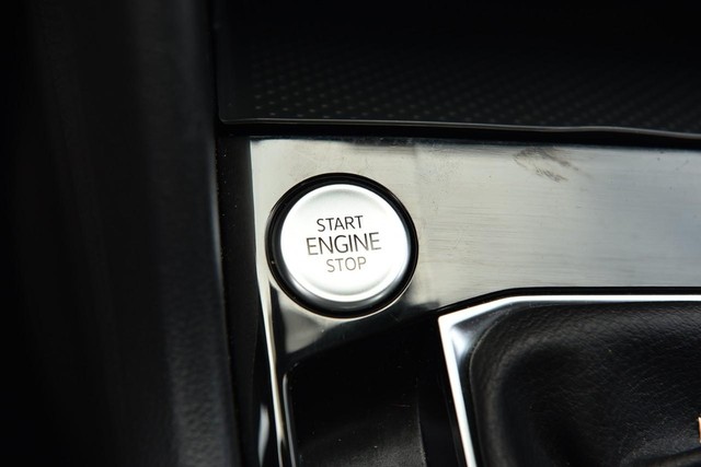 Volkswagen Taos Vehicle Image 17