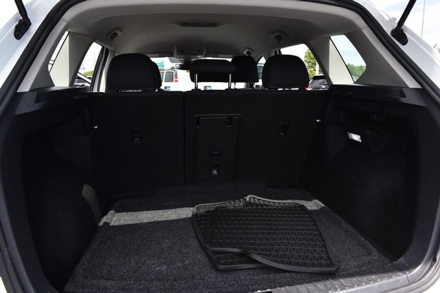 Volkswagen Taos Vehicle Image 23