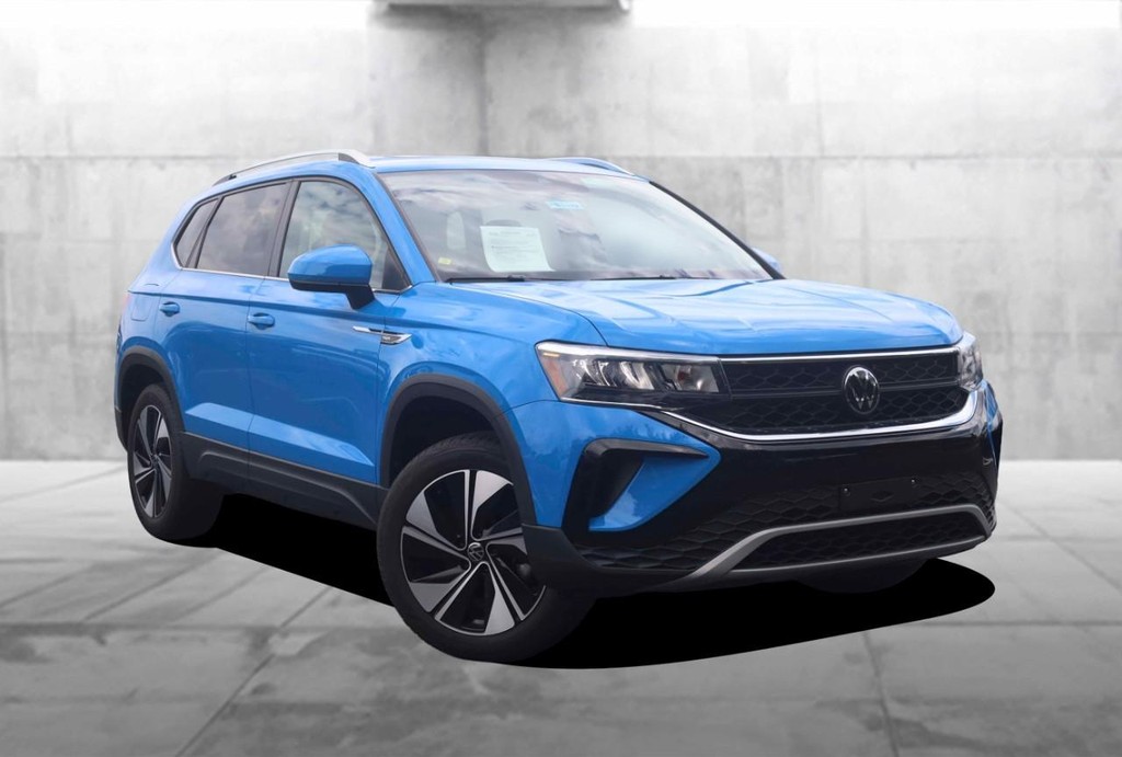 Volkswagen Taos Vehicle Full-screen Gallery Image 2