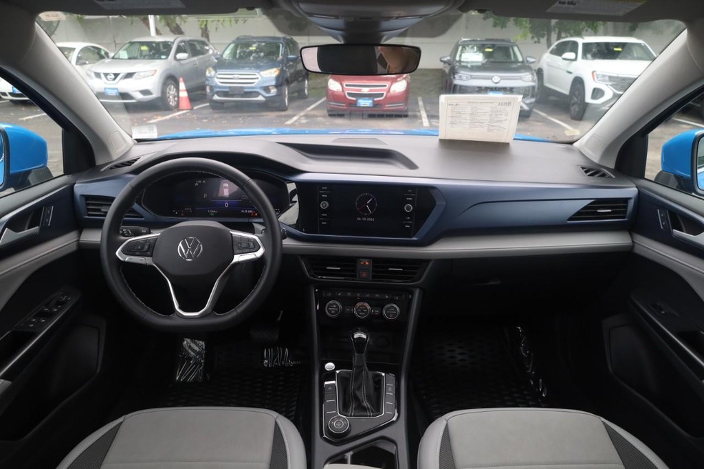 Volkswagen Taos Vehicle Full-screen Gallery Image 7