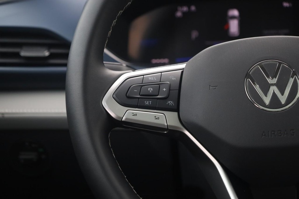 Volkswagen Taos Vehicle Full-screen Gallery Image 10