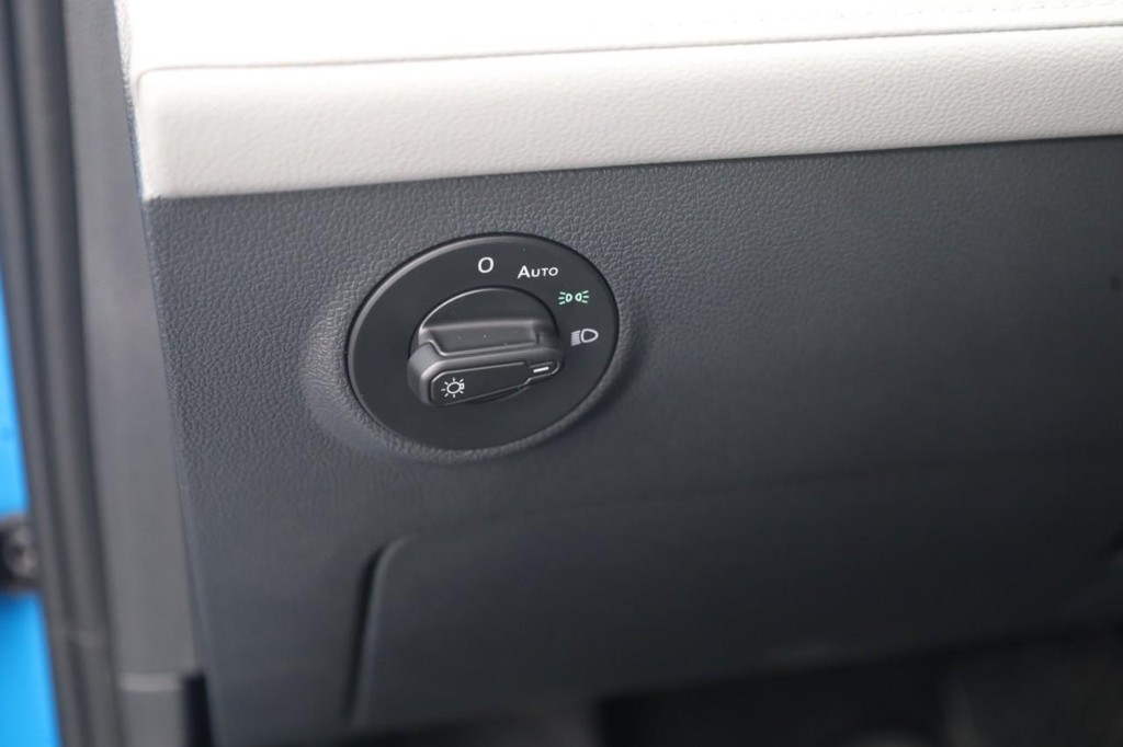 Volkswagen Taos Vehicle Full-screen Gallery Image 12