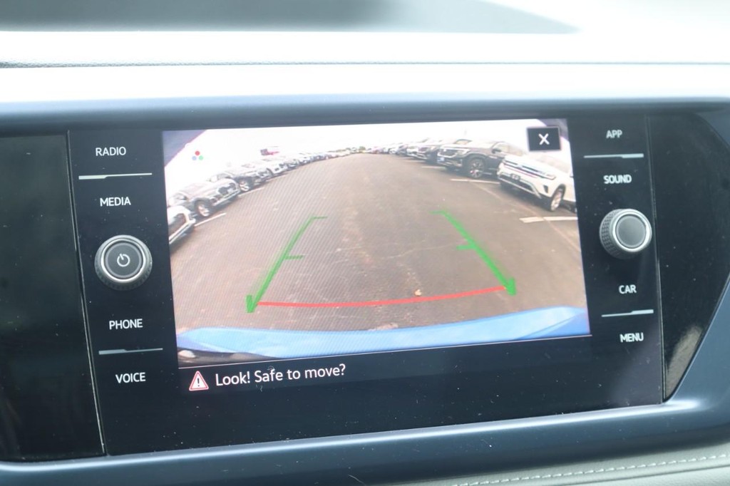 Volkswagen Taos Vehicle Full-screen Gallery Image 15