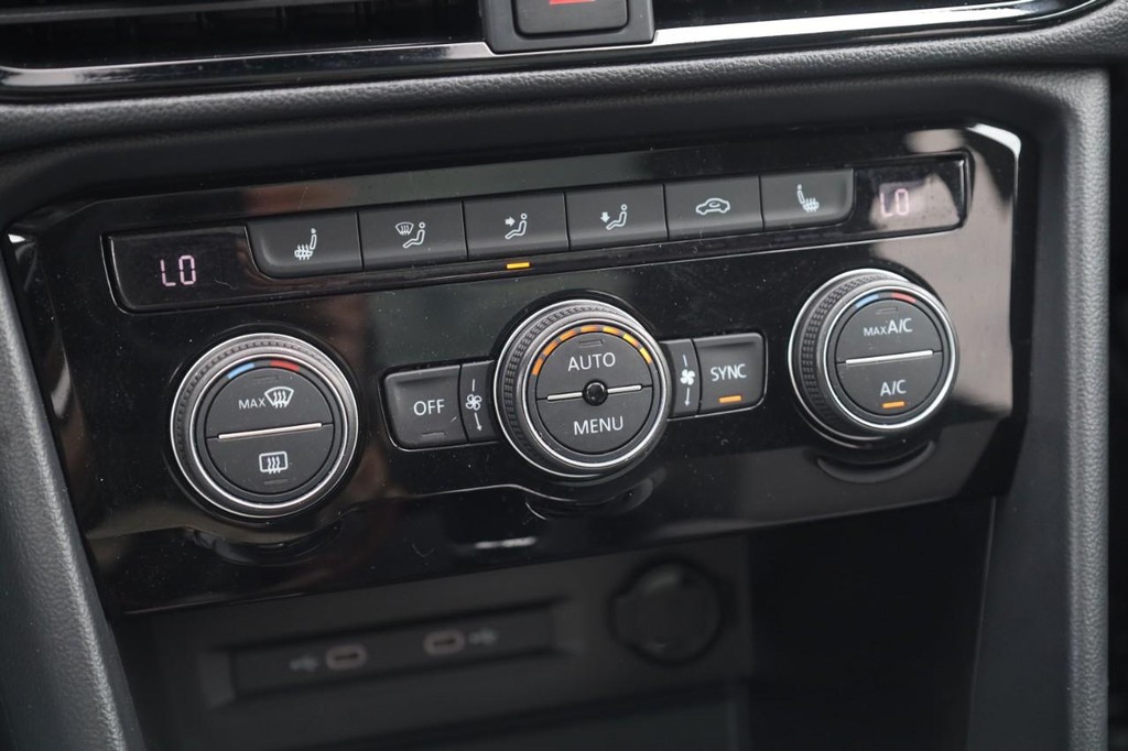 Volkswagen Taos Vehicle Full-screen Gallery Image 16