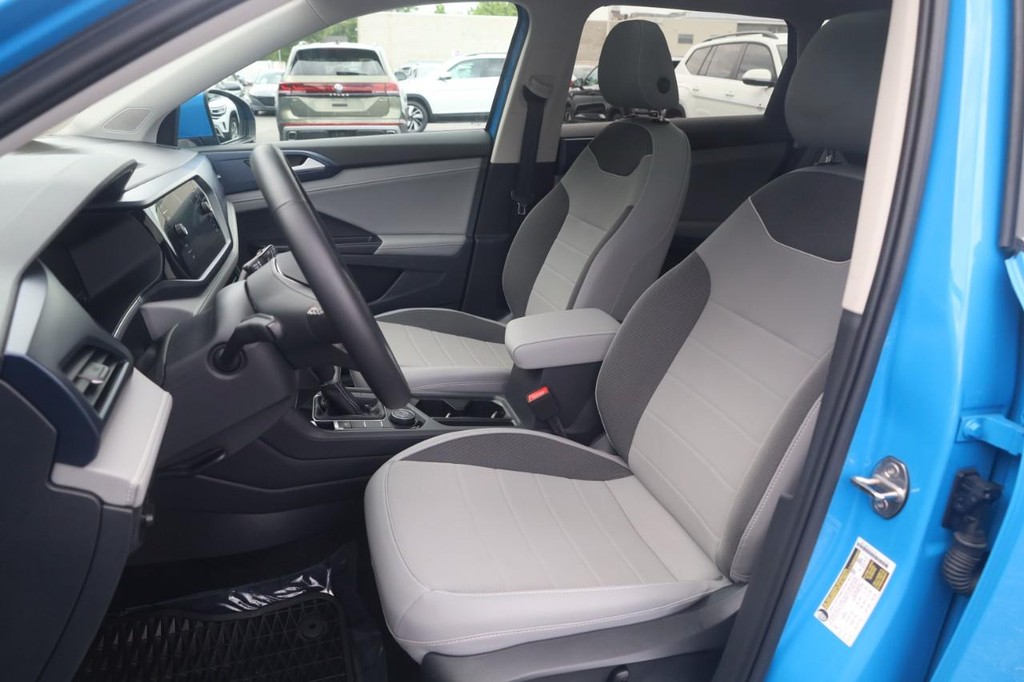 Volkswagen Taos Vehicle Full-screen Gallery Image 19