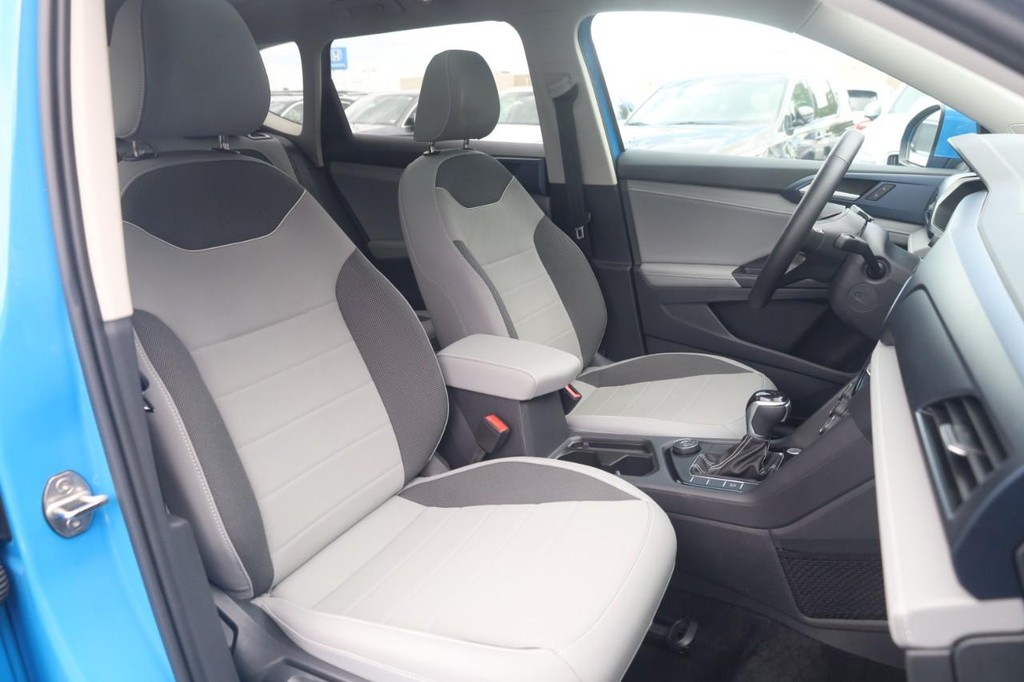 Volkswagen Taos Vehicle Full-screen Gallery Image 20