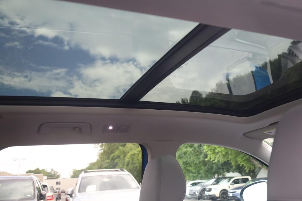 Volkswagen Taos Vehicle Full-screen Gallery Image 22
